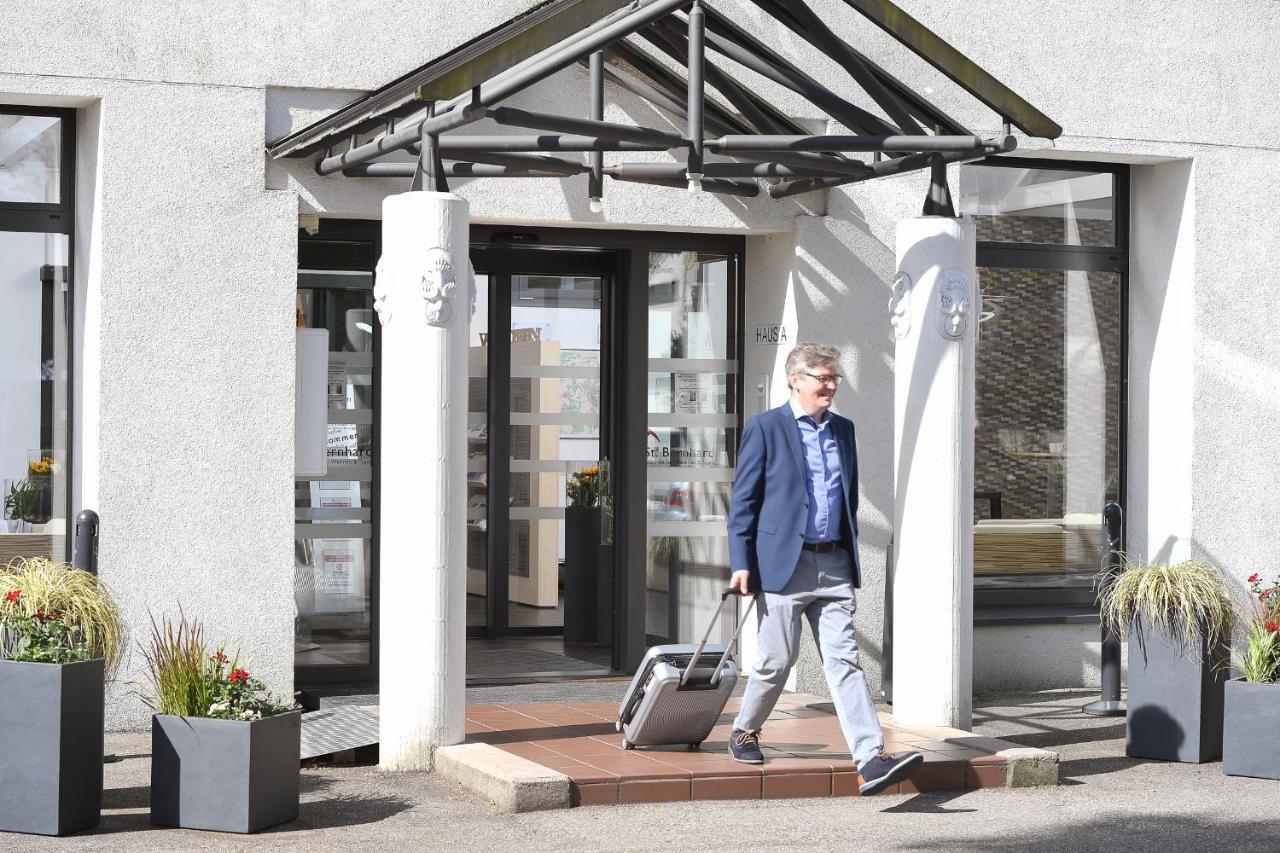 Bildungshaus St. Bernhard - Wohnen Und Tagen Hotel ราชตัทท์ ภายนอก รูปภาพ
