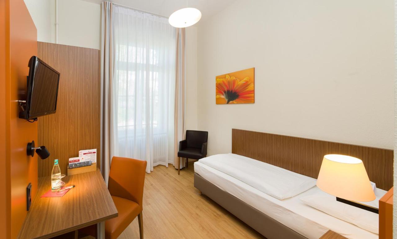 Bildungshaus St. Bernhard - Wohnen Und Tagen Hotel ราชตัทท์ ภายนอก รูปภาพ