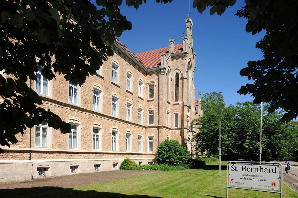 Bildungshaus St. Bernhard - Wohnen Und Tagen Hotel ราชตัทท์ ภายนอก รูปภาพ