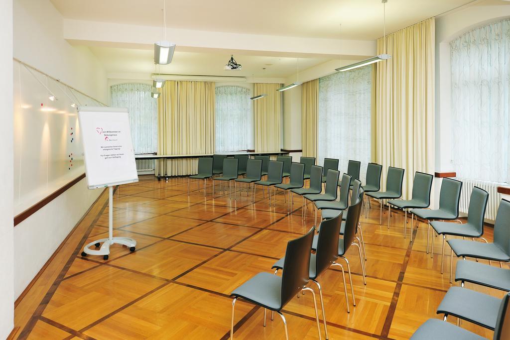 Bildungshaus St. Bernhard - Wohnen Und Tagen Hotel ราชตัทท์ ภายนอก รูปภาพ
