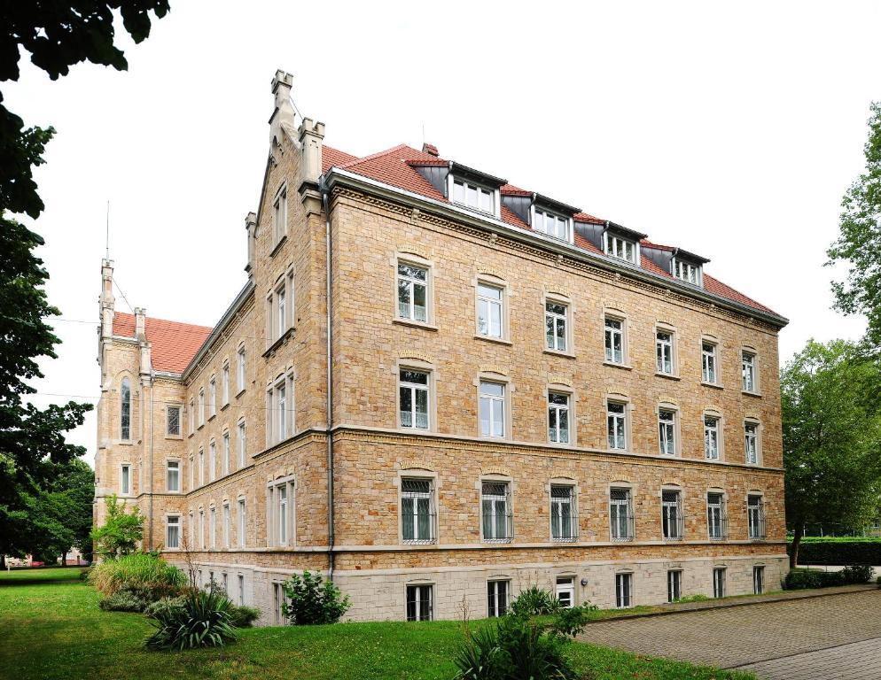 Bildungshaus St. Bernhard - Wohnen Und Tagen Hotel ราชตัทท์ ภายนอก รูปภาพ
