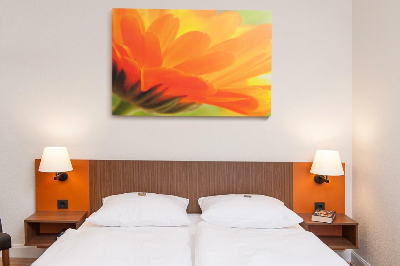 Bildungshaus St. Bernhard - Wohnen Und Tagen Hotel ราชตัทท์ ภายนอก รูปภาพ